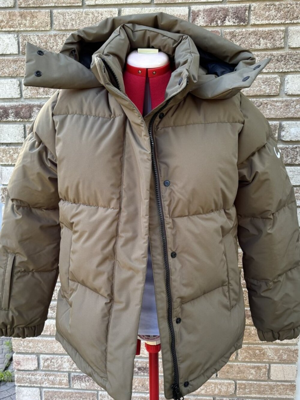 NWOT Wuxly EKO Vegan Puffer Jacket Women's Medium Army Green Made in Canada